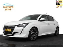 Wit Gebruikt 2021 Peugeot 208 Allure Hatchback | € 15.399 (Eerlijke prijs)