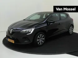 Zwart Gebruikt 2023 Renault Clio V Equilibre Hatchback | € 16.935 (Eerlijke prijs)