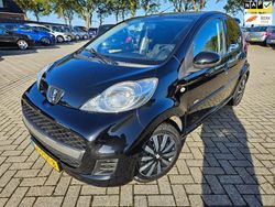 Zwart (metallic) Gebruikt 2011 Peugeot 107 Hatchback | € 2.350 (Eerlijke prijs)