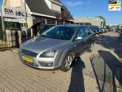 Grijs Gebruikt 2005 Ford Focus Hatchback | € 1.250 (Eerlijke prijs)