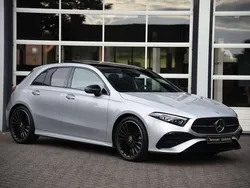 Zilver, metallic lak Gebruikt 2023 Mercedes A200 AMG line Hatchback | € 44.850