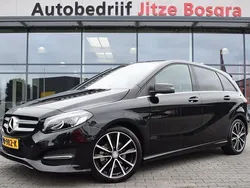 Zwart Gebruikt 2017 Mercedes B180 Edition MPV | € 16.950 (Goede deal)