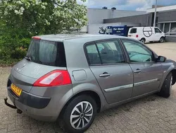Grijs Gebruikt 2004 Renault Mégane II Hatchback | € 1.699 (Eerlijke prijs)