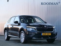 Zwart, metallic lak Gebruikt 2024 Skoda Kamiq Ambition SUV | € 22.895 (Eerlijke prijs)