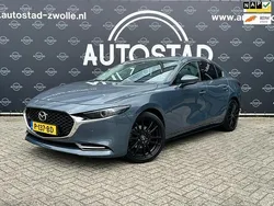Grijs Gebruikt 2022 Mazda 3 Luxury Sedan | € 23.995 (Eerlijke prijs)