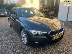 Zwart, metallic lak Gebruikt 2019 BMW 318 M Sport Stationwagen | € 17.999 (Goede deal)