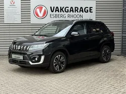 Zwart, metallic lak Gebruikt 2023 Suzuki Vitara Style SUV | € 25.950 (Goede deal)