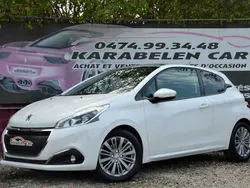 Wit Gebruikt 2015 Peugeot 208 Style Hatchback | € 12.500