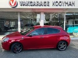 Rood Gebruikt 2016 Alfa Romeo Giulietta Quadrifoglio Verde Hatchback | € 15.900 (Goede deal)