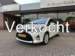 Wit Gebruikt 2015 Toyota Yaris Hybrid Hatchback | € 14.950 (Eerlijke prijs)