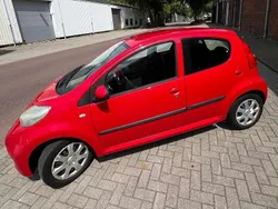 Rood Gebruikt 2009 Peugeot 107 Hatchback | € 2.400 (Goede deal)