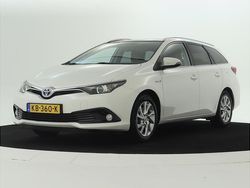 Wit Gebruikt 2016 Toyota Auris Hybrid Trend Hatchback | € 16.245 (Iets duurder)