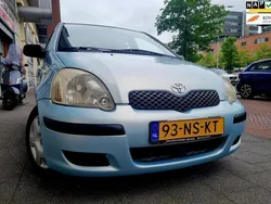 Blauw, metallic lak Gebruikt 2004 Toyota Yaris Hatchback | € 1.995 (Eerlijke prijs)