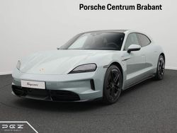 Shadegroen metallic Gebruikt 2024 Porsche Taycan Sport Turismo Sedan | € 152.926 (Eerlijke prijs)