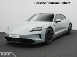 Shadegroen metallic Nieuw 2024 Porsche Taycan Sport Turismo Sedan | € 152.926 (Eerlijke prijs)