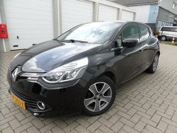Zwart Gebruikt 2015 Renault Clio IV Night&Day Hatchback | € 6.499 (Eerlijke prijs)