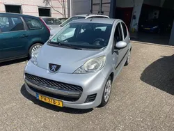 Grijs, metallic lak Gebruikt 2010 Peugeot 107 Hatchback | € 2.495 (Eerlijke prijs)