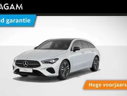 Wit, metallic lak Gebruikt 2024 Mercedes CLA200 Shooting Brake Luxury Stationwagen | € 49.950 (Goede deal)