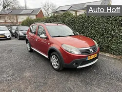 Rood Gebruikt 2011 Dacia Sandero Stepway Hatchback | € 2.745 (Eerlijke prijs)
