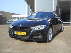 Zwart Gebruikt 2016 BMW 318 M Sport Sedan | € 18.450 (Eerlijke prijs)