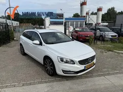 Wit Gebruikt 2015 Volvo V60 Stationwagen | € 6.290 (Eerlijke prijs)