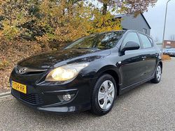 Zwart (metallic) Gebruikt 2011 Hyundai i30 Hatchback | € 4.999 (Eerlijke prijs)