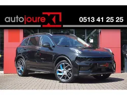 Zwart, metallic lak Gebruikt 2023 Lynk & Co 01 SUV | € 28.450 (Eerlijke prijs)