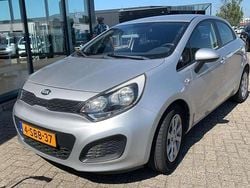 Grijs Gebruikt 2013 Kia Rio Comfort Hatchback | € 8.245 (Eerlijke prijs)