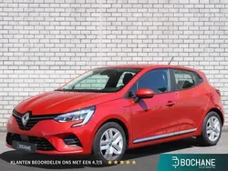 Rouge flamme (nnp) Gebruikt 2020 Renault Clio V Zen Hatchback | € 12.900 (Eerlijke prijs)