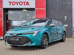 Groen Nieuw 2025 Toyota Corolla Hybrid Sport Stationwagen | € 44.999
