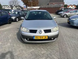 Grijs Gebruikt 2005 Renault Mégane II Luxe Hatchback | € 750 (Super prijs)