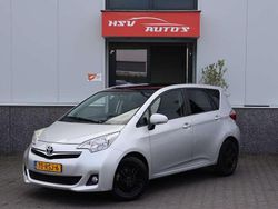 Grijs Gebruikt 2011 Toyota Verso-S MPV | € 3.750 (Eerlijke prijs)