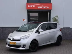Grijs Gebruikt 2011 Toyota Verso-S MPV | € 3.750 (Eerlijke prijs)