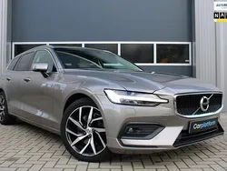 Grijs Gebruikt 2020 Volvo V60 Momentum Stationwagen | € 28.950 (Iets duurder)