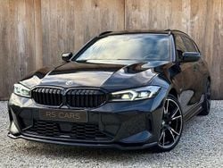 Zwart Gebruikt 2022 BMW 330e M Sport Stationwagen | € 39.950 (Eerlijke prijs)