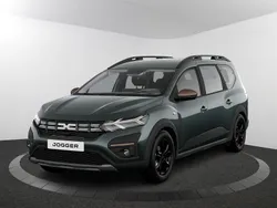 Cedar green (groen mica) Nieuw 2025 Dacia Jogger Extreme MPV | € 29.600 (Iets duurder)