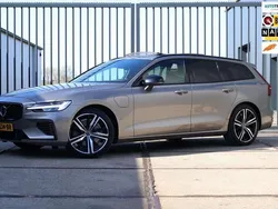 Grijs, metallic lak Gebruikt 2021 Volvo V60 R-Design Stationwagen | € 41.995 (Duur)