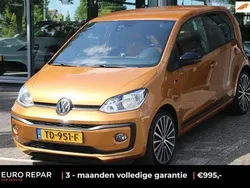 Bruin Gebruikt 2018 VW up! high up! Hatchback | € 10.395 (Eerlijke prijs)