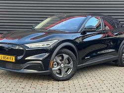 Zwart Gebruikt 2021 Ford Mustang Mach-E Premium SUV | € 21.950 (Goede deal)