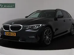 Zwart, metallic lak Gebruikt 2020 BMW 320 Executive Stationwagen | € 28.945 (Goede deal)