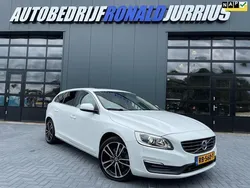 Wit Gebruikt 2017 Volvo V60 Stationwagen | € 16.900 (Eerlijke prijs)