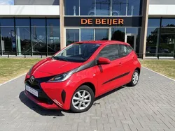 Rood Gebruikt 2017 Toyota Aygo X-play Hatchback | € 11.950 (Eerlijke prijs)