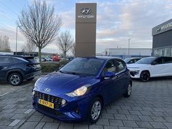 Intense blue (blauw metallic) Gebruikt 2021 Hyundai i10 Comfort Hatchback | € 12.995 (Eerlijke prijs)