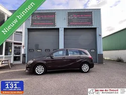 Bruin, metallic lak Gebruikt 2015 Mercedes B180 Edition MPV | € 7.950 (Super prijs)
