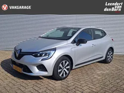 Grijs metallic Gebruikt 2023 Renault Clio V Equilibre Hatchback | € 16.495 (Goede deal)