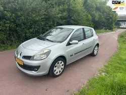 Grijs Gebruikt 2006 Renault Clio II Dynamique Hatchback | € 1.650 (Goede deal)