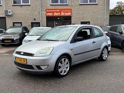 Grijs Gebruikt 2004 Ford Fiesta Futura Hatchback | € 1.345 (Eerlijke prijs)