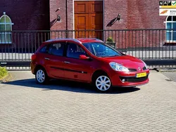 Rood Gebruikt 2009 Renault Clio GrandTour Dynamique Stationwagen | € 2.999 (Eerlijke prijs)