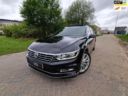 Zwart Gebruikt 2017 VW Passat R | € 32.950