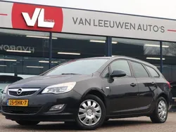 Zwart, metallic lak Gebruikt 2011 Opel Astra Edition Stationwagen | € 2.748 (Eerlijke prijs)